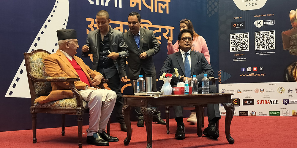 अध्यक्ष ओली भन्छन् : ‘राजेश हमाल मलाई मन पर्नुहुन्छ’ 